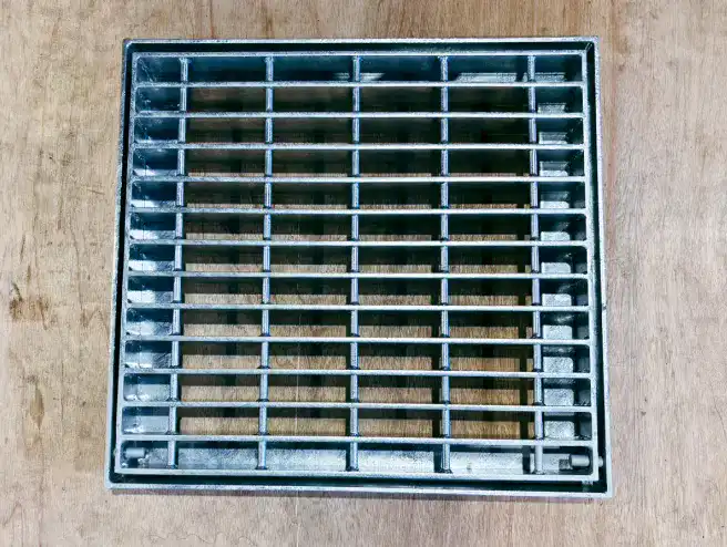 株式会社Steelで受注製作した精密な鋼製グレーチングの完成品