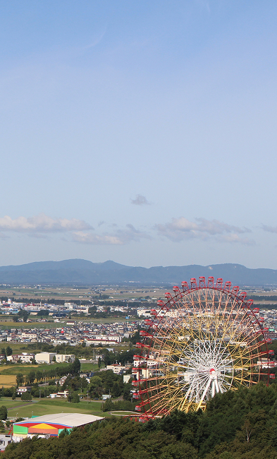 観覧車が見える岩見沢市街のパノラマ風景：地域と共に歩む株式会社Steel